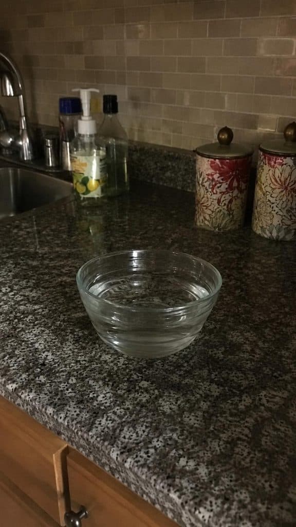 My Neighbor Leaves a Bowl of Vinegar in the Kitchen Every Night Before Bed. I Thought It Was Strange Until I Learned Why.