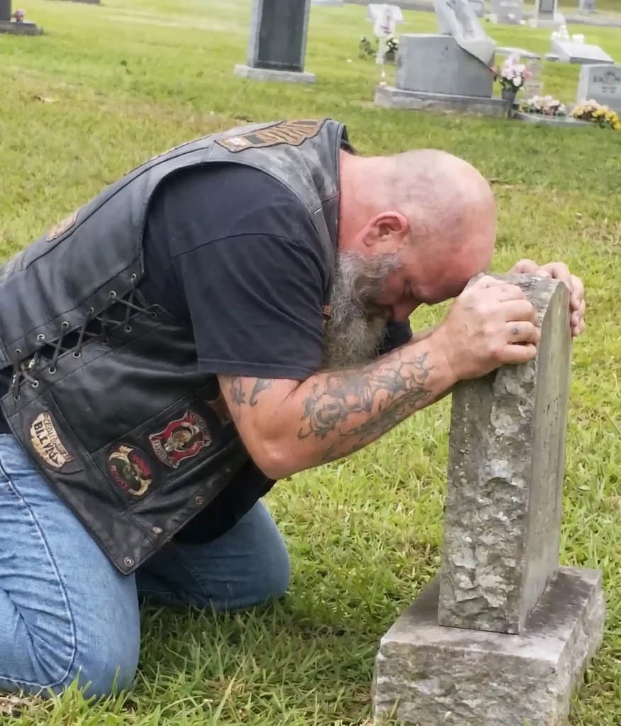 After six weeks of sleepless nights, I Found a biker Crying at my son’s Grave…