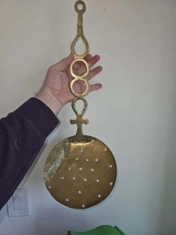 The Strange Brass Object Found in an Abandoned House And the Mystery No One Has Ever Fully Explained